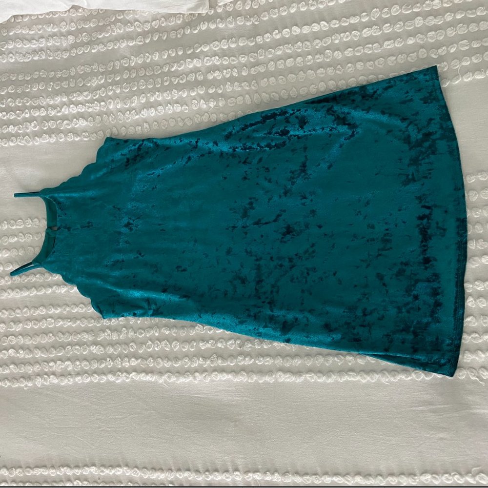 BCX Scalloped Green Velvet Dress size xxs